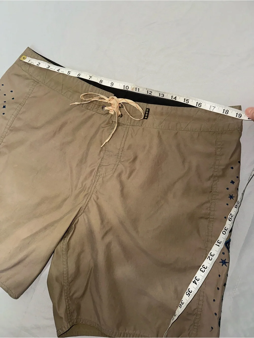 Howler Brothers Heed The Call Creative Creatures Mens 38 Embroidered Fish Shorts